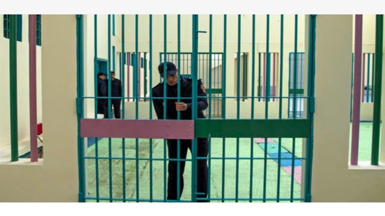 بسبب سوء معاملة سجين.. مندوبية السجون تحيل موظفا بسجن مراكش على المجلس التأديبي