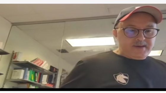 بين تدريسه لأبناء أخ القذافي و عيشه حياة البذخ في ليبيا.. هشام جراندو مستمر في بث “الأكاذيب”