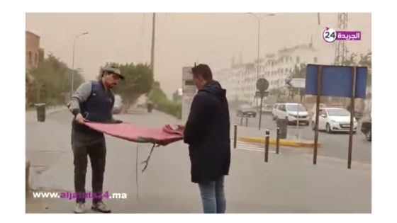 برافو رجال الحموشي.. رجال الأمن يحملون العلم الوطني سقط بسبب العاصفة بالدارالبيضاء