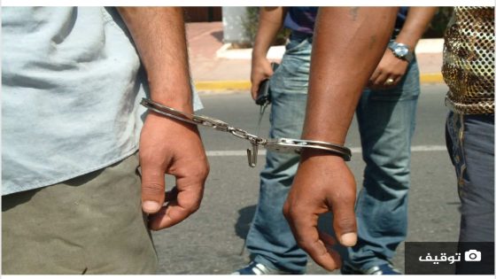 خبر: بتنسيق وثيق مع الديستي أمن تطوان يُوقف شخصين يُشتبه تورطهما في قضية تتعلق بتزوير محررات رسمية واستعمالها في إعداد ملفات تأشيرات شينغن” وتنظيم الهجرة غير الشرعية والاتجار بالبشر. 