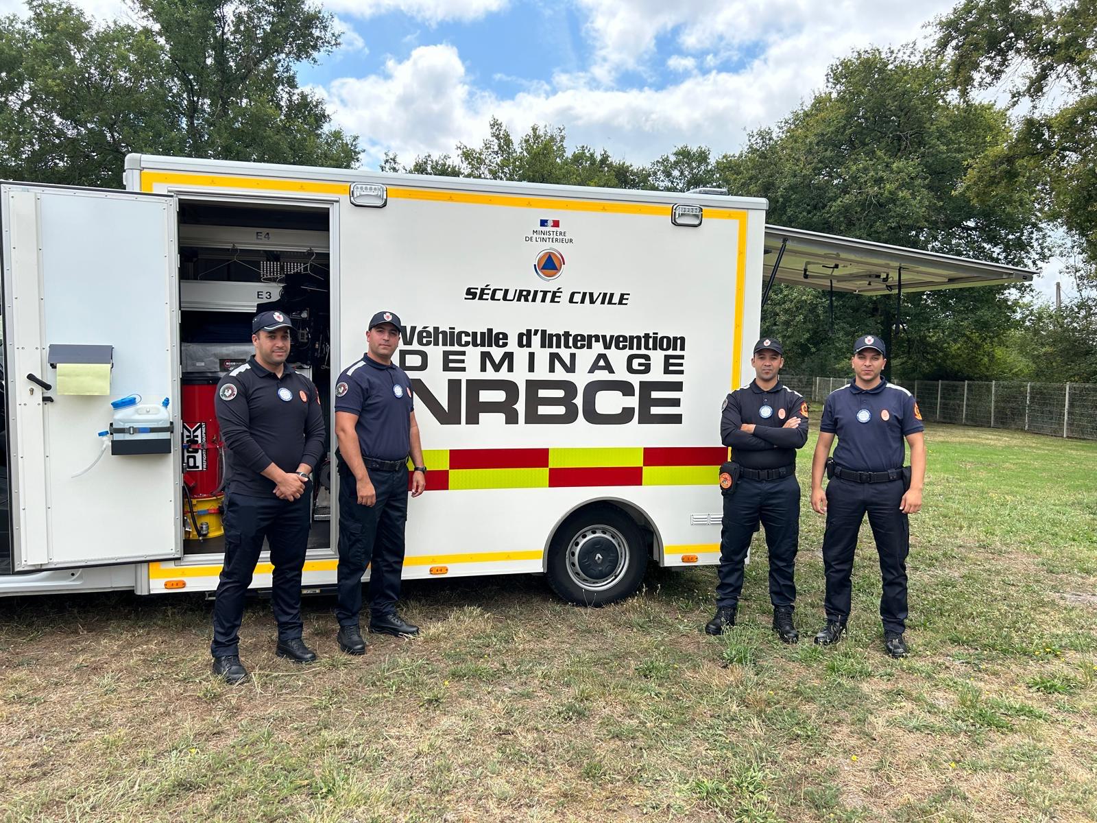 صور لفريق الكشف عن المتفجرات التابع للمديرية العامة للأمن الوطني، الذي يشارك في تأمين الألعاب الأولومبية بباريس إلى جانب نظرائه الفرنسيين.