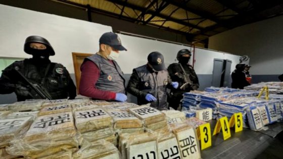 خبر:   إجهاض محاولة لتهريب ثلاثة أطنان و 619 كيلوغرام  من مخدر الشيرا. في عملية مشتركة بين مصالح الأمن الوطني و الجمارك العاملة بميناء الدار البيضاء
