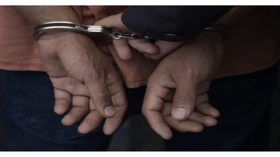 خبر: عناصر فرقة مكافحة العصابات بولاية أمن بني ملال، توقف شخصا يشكل موضوع أربع مذكرات بحث على الصعيد الوطني..