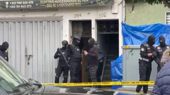 للأسف بلادنا مهددة ومن يهددها راهم غير بيناتنا يمشون مرحا في الاسواق ويقتاتون من الادسنس لي كيخلصهم على نشر سمومهم الفكرية والعقائديةصورة من مداهمة الخلية ديال  سباتة