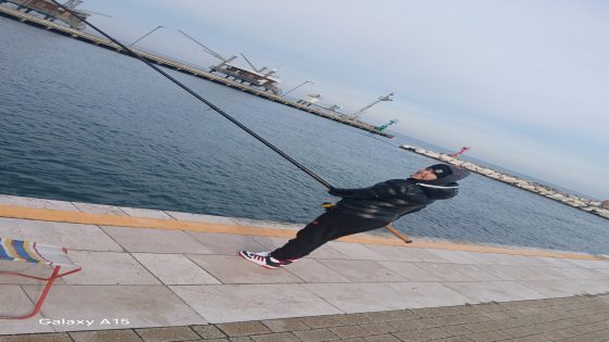 رحلة صيد… ودفء ذكريات بين جليد الشتاءUna giornata di pesca… e il calore dei ricordi nel gelo dell’inverno